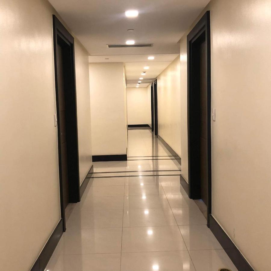 Luxury Bgc Condo In Taguig, Mckinley - Covered Parking And Wifi Free Екстер'єр фото