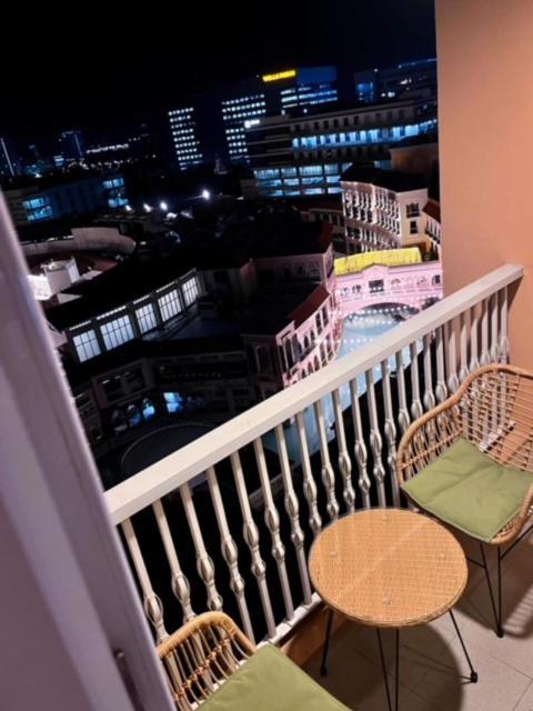 Luxury Bgc Condo In Taguig, Mckinley - Covered Parking And Wifi Free Екстер'єр фото