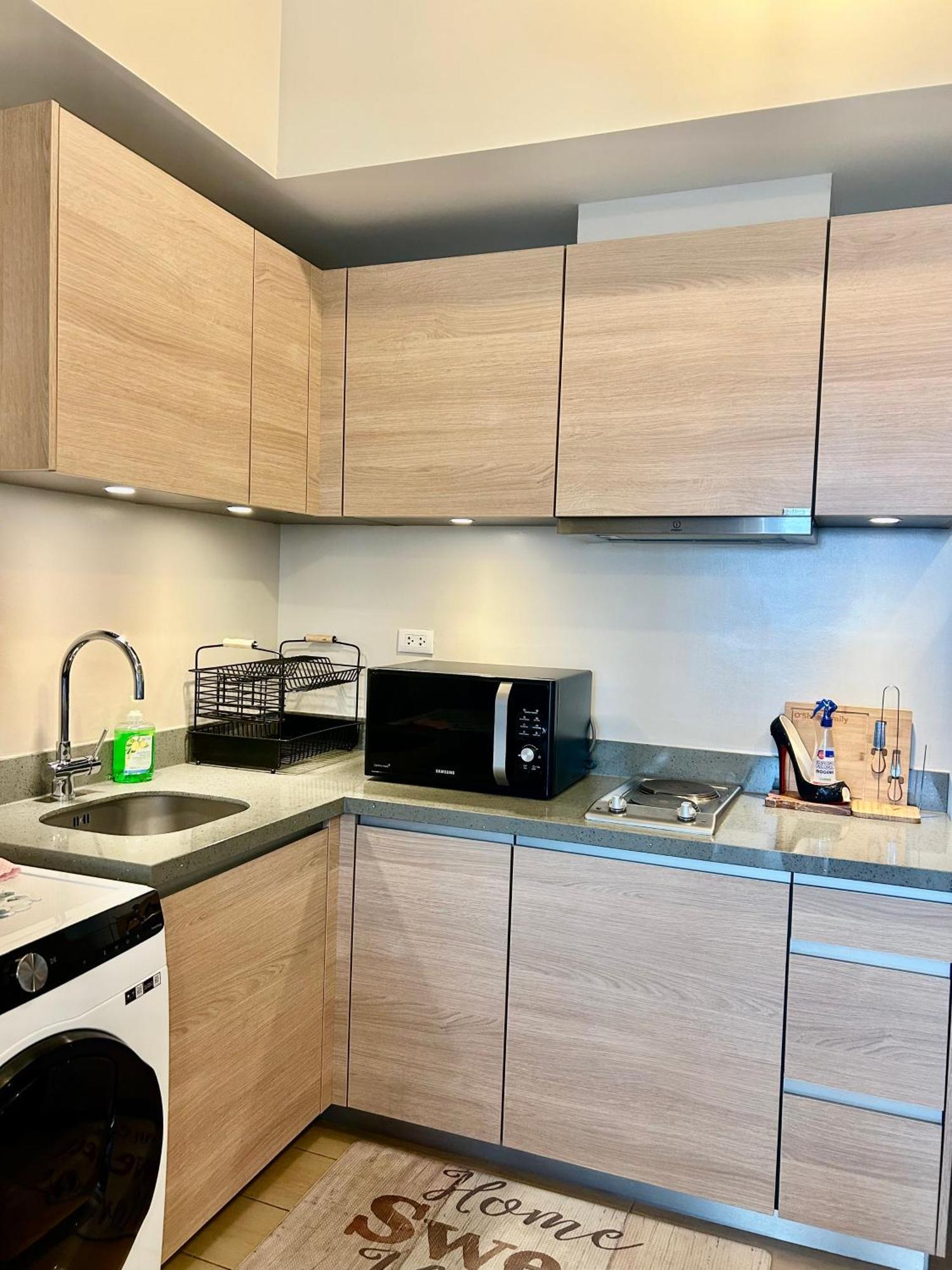 Luxury Bgc Condo In Taguig, Mckinley - Covered Parking And Wifi Free Екстер'єр фото