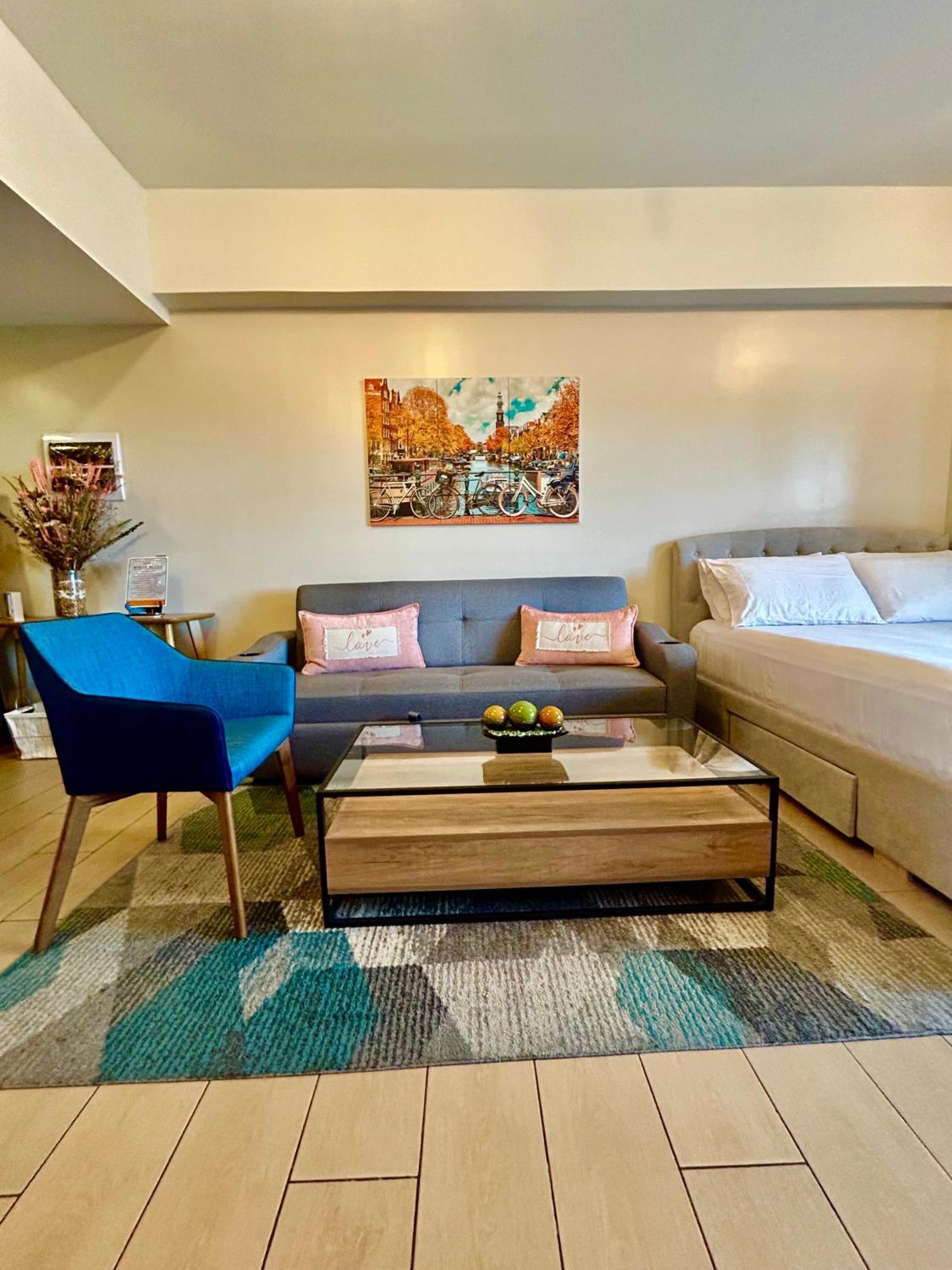 Luxury Bgc Condo In Taguig, Mckinley - Covered Parking And Wifi Free Екстер'єр фото