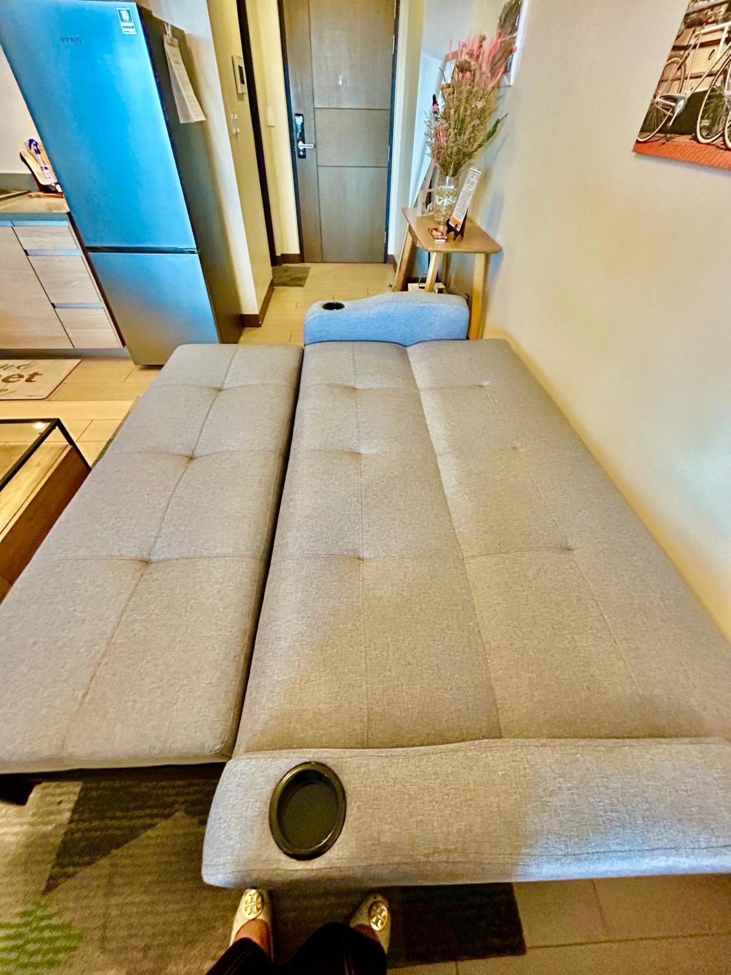 Luxury Bgc Condo In Taguig, Mckinley - Covered Parking And Wifi Free Екстер'єр фото