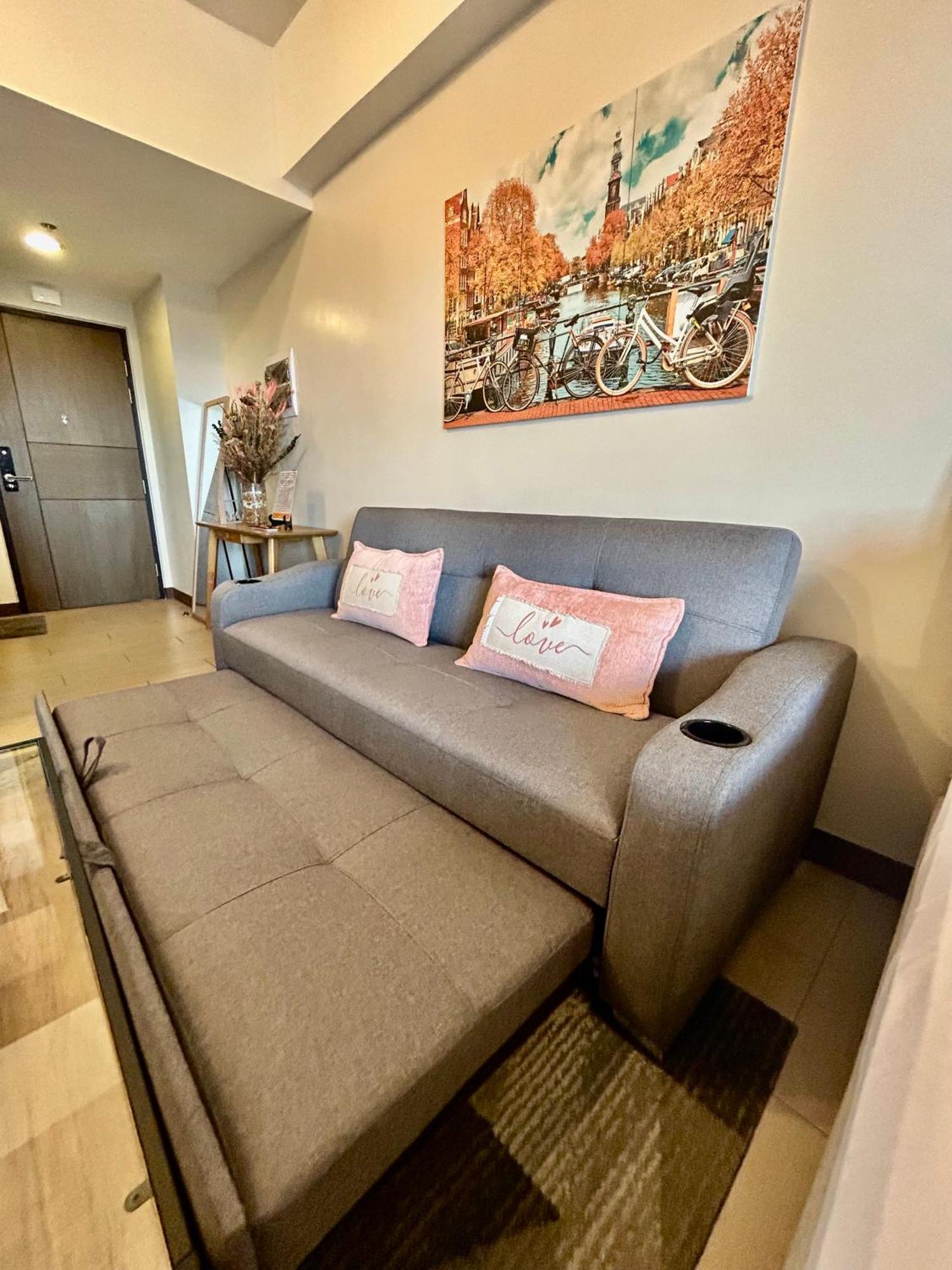 Luxury Bgc Condo In Taguig, Mckinley - Covered Parking And Wifi Free Екстер'єр фото