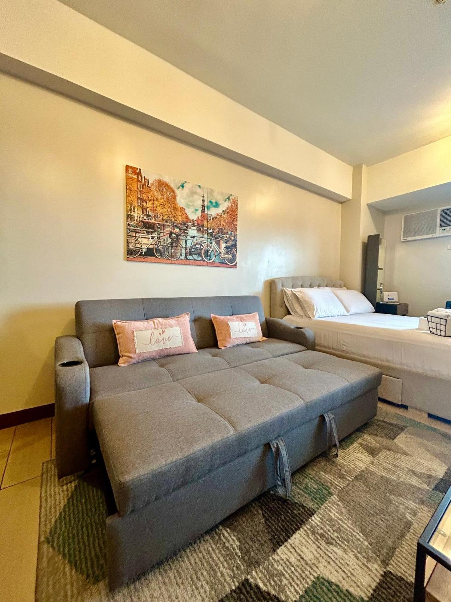 Luxury Bgc Condo In Taguig, Mckinley - Covered Parking And Wifi Free Екстер'єр фото