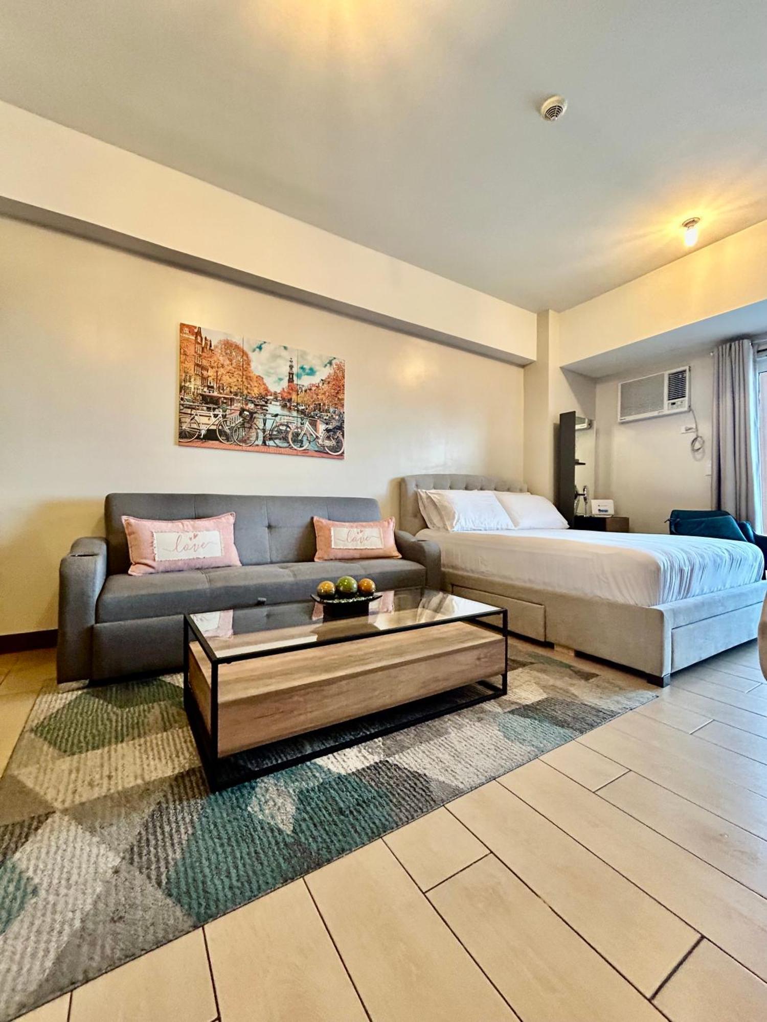 Luxury Bgc Condo In Taguig, Mckinley - Covered Parking And Wifi Free Екстер'єр фото